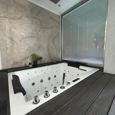 Rosa Dei Venti شقة شينيسي